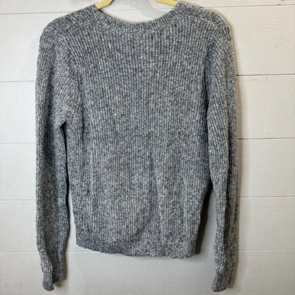 Abercrombie & Fitch Gray V-Neck Sweater Women’s Size Medium - Picture 2 of 7